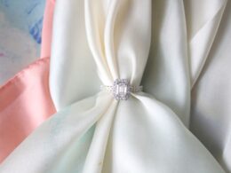 Pierścionki zaręczynowe z diamentem – jak wybrać symbol miłości, który zachwyca dziś i pozostaje wyjątkowy na całe życie